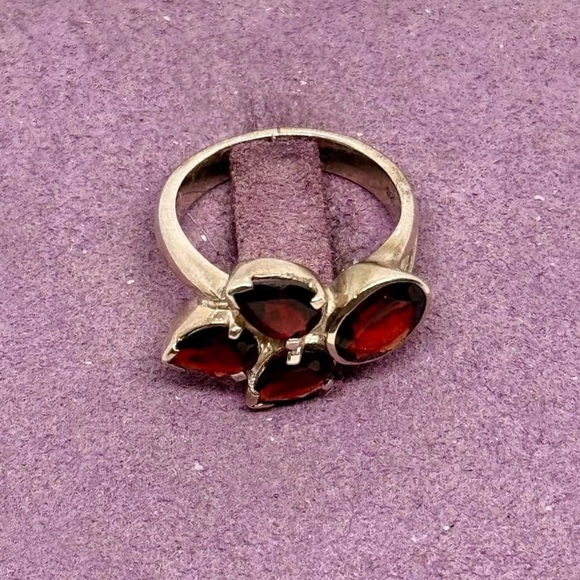 Vintage Sterling Silver Garnet Cluster Ring - Picture 3 of 4